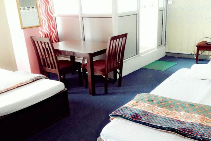 Room 4 of 9