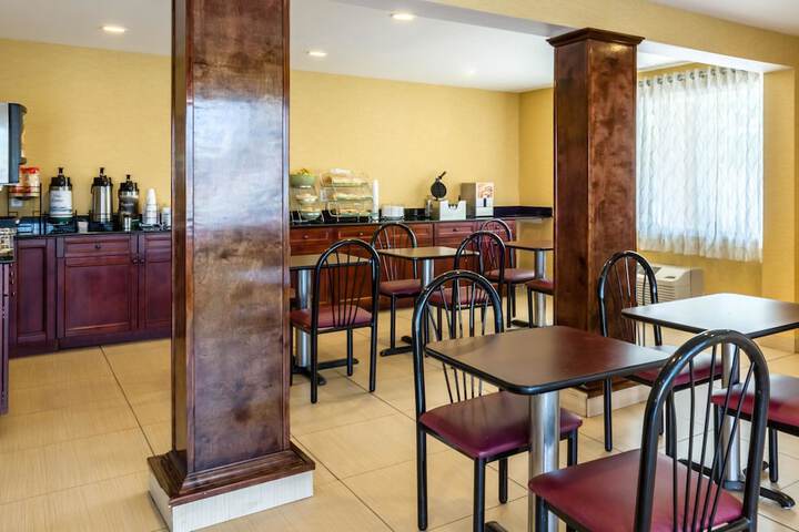 Breakfast/Coffee Service 35 of 38