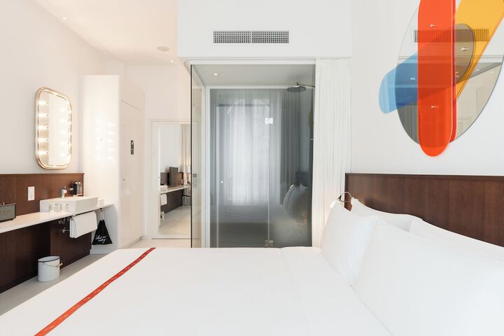 Room 37 of 60