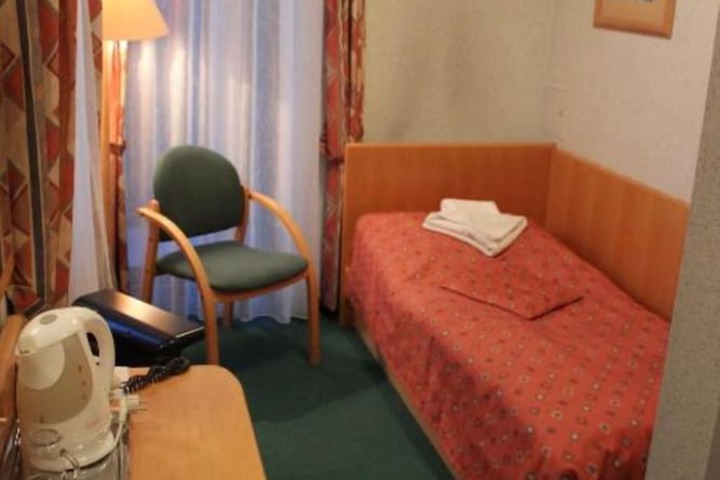 Room 3 of 73