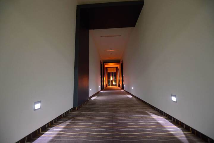 Ballroom/Hall 27 of 35