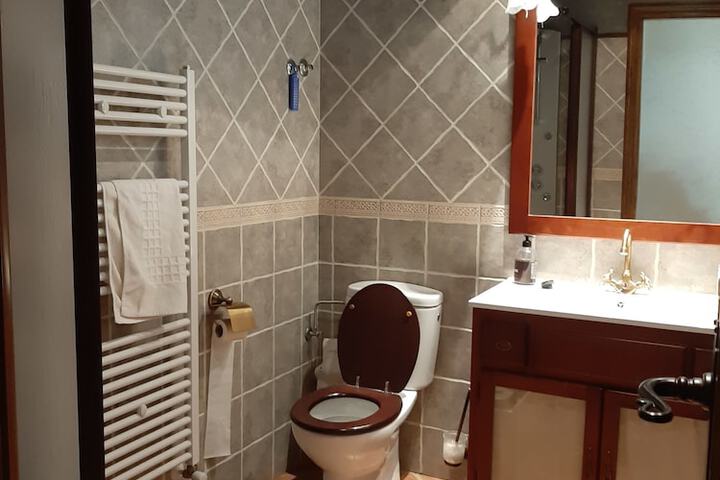 Room 40 of 48
