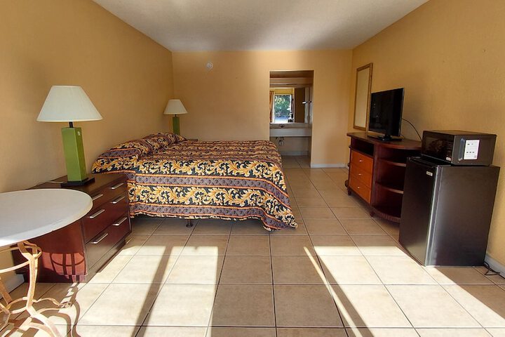 Room 3 of 9