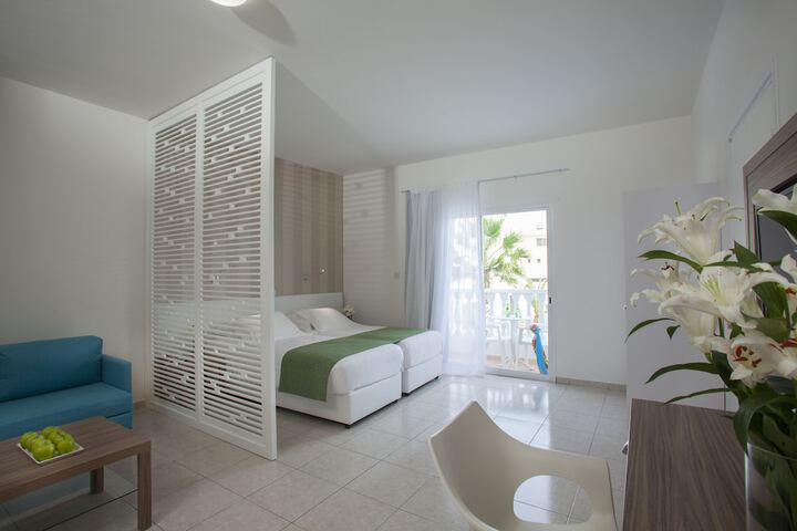 Room 9 of 32