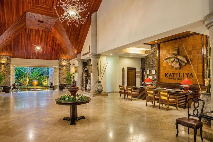 Hotel Lobby