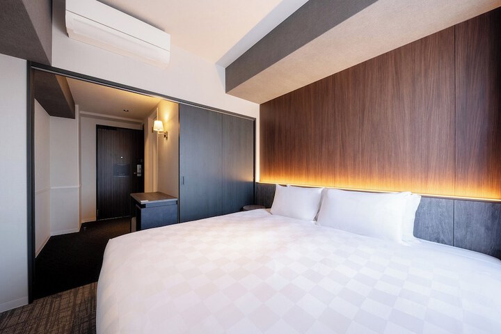 Room 16 of 46