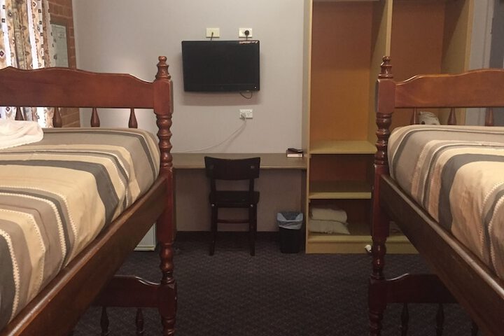 Room 12 of 36