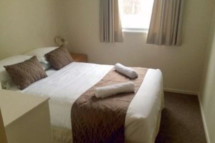 Room 5 of 11