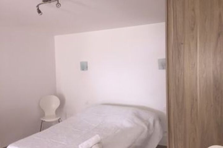 Room 42 of 60