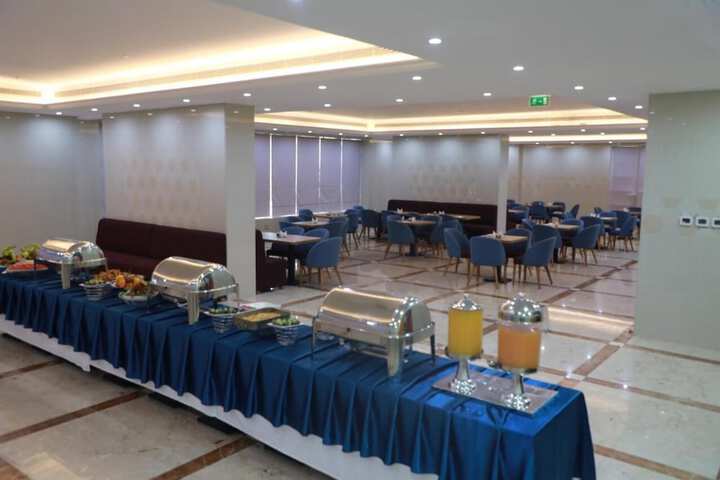 Dining 6 of 12