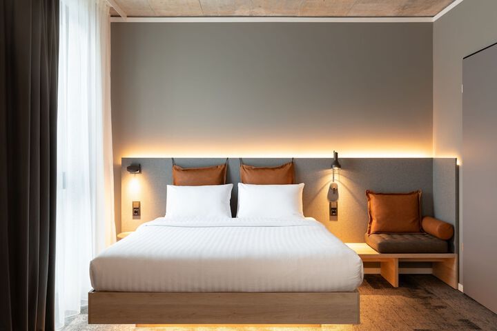 Room 13 of 87