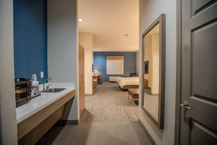 Room 14 of 83