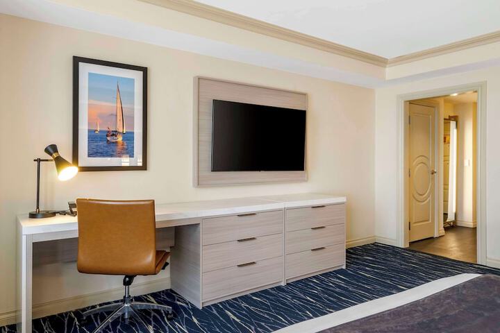 2 Queen Beds Accessible (6 of 8)