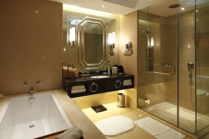 Room 10 of 21