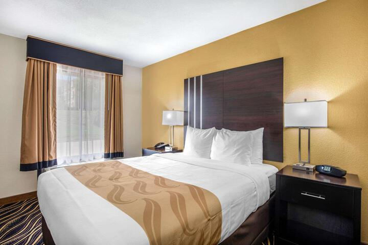 1 Queen Bed (1 of 15)