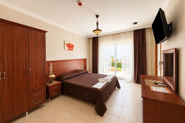 Room 12 of 48