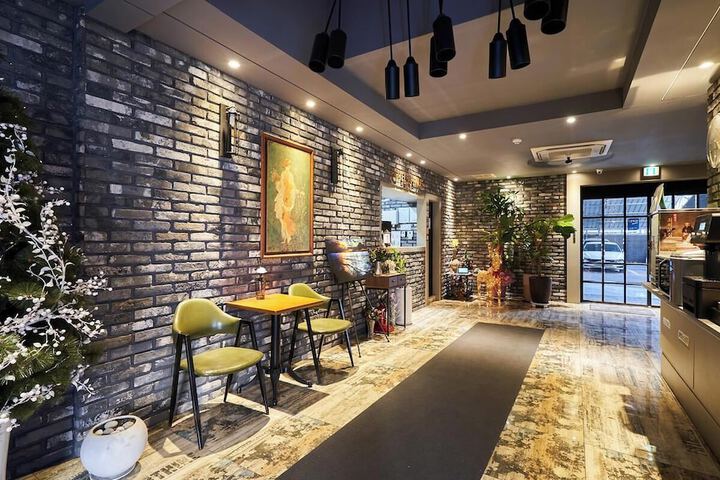 AVENUE HOTEL