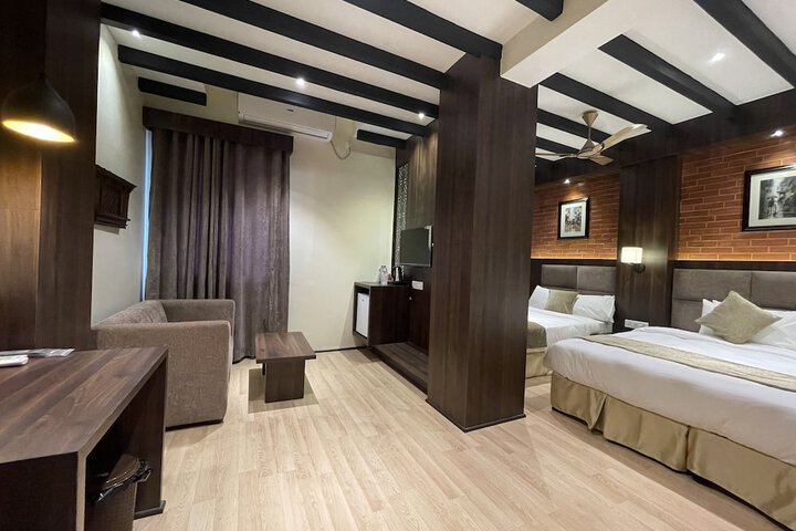 Room 21 of 38