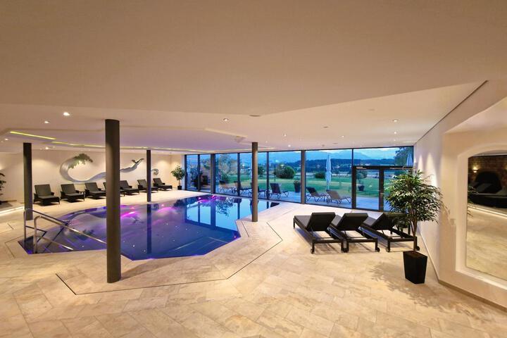 Pool 40 of 78