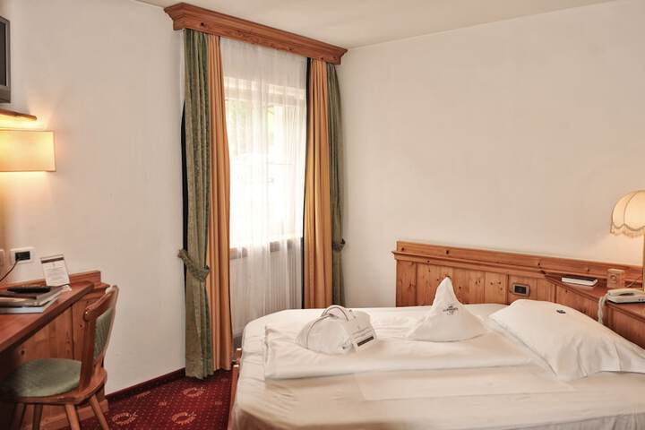 Room 27 of 70