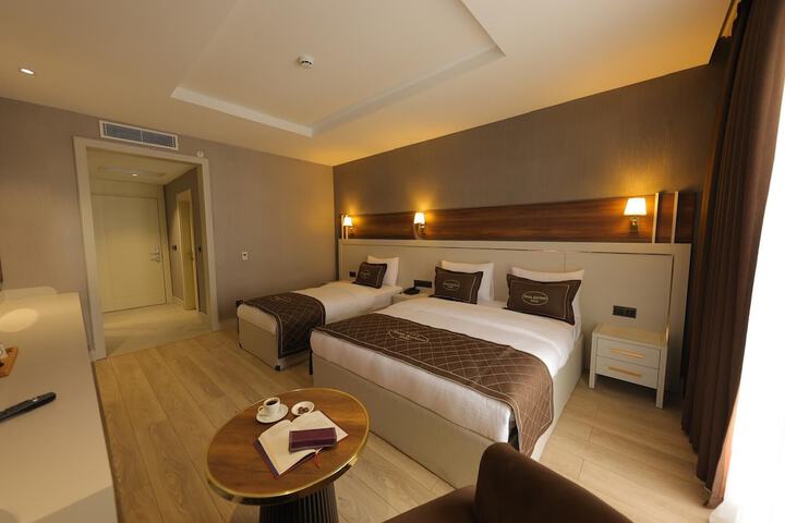 Room 29 of 76