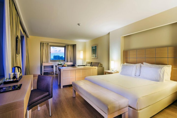 Room 32 of 183