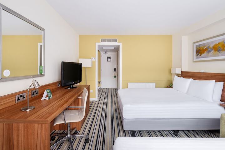Room 30 of 100