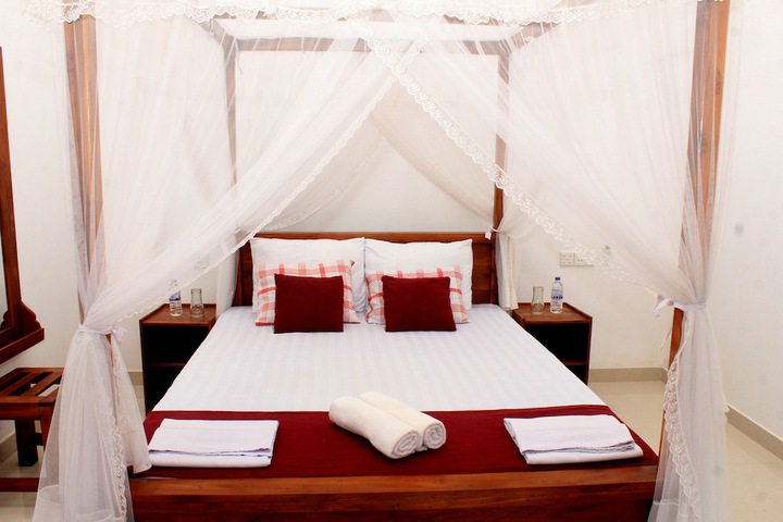 Room 4 of 48