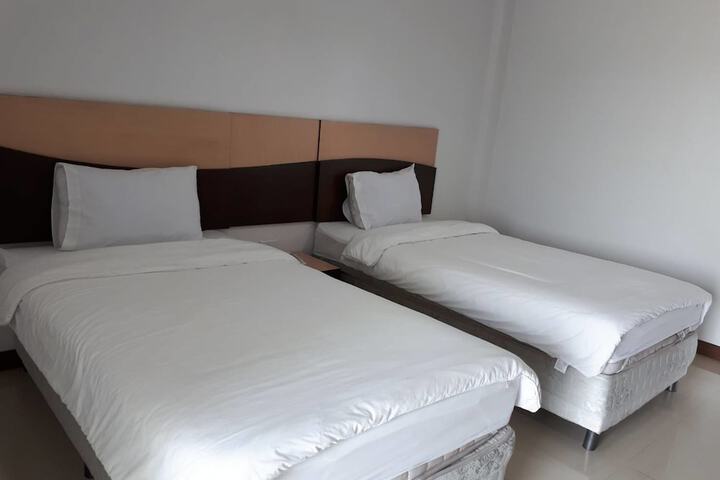 Room 7 of 18