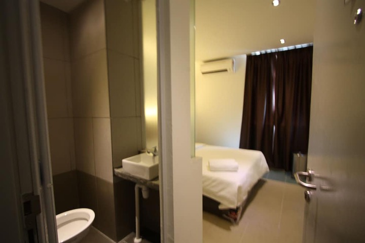 Room 15 of 38