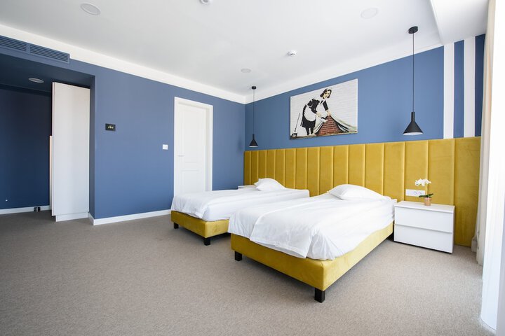 Room 5 of 28