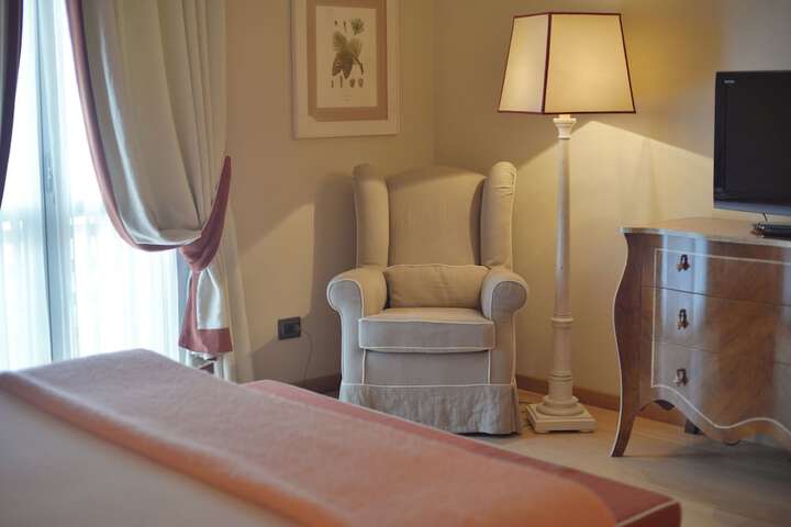 Room 45 of 216