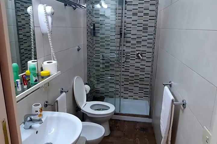 Room 10 of 25