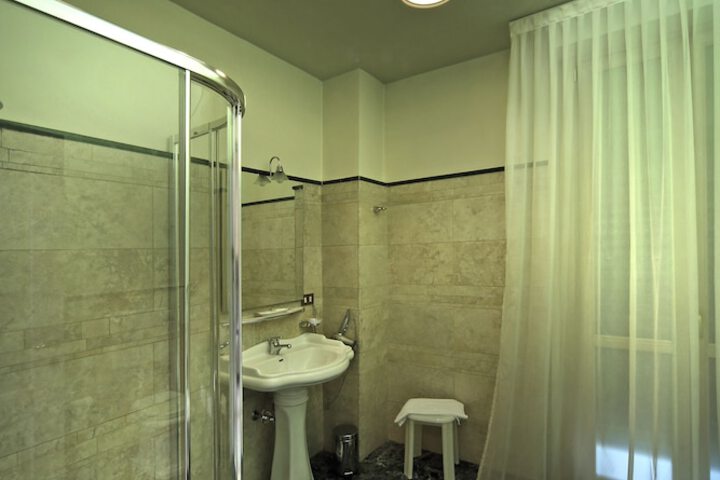 Room 17 of 25