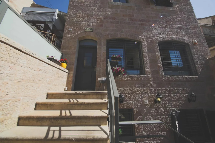 Exterior of Vendome collection