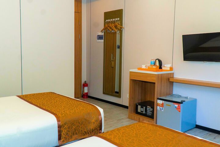 Room 16 of 77
