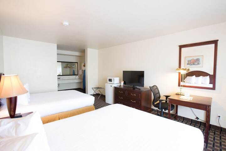 2 Queen Beds (4 of 7)