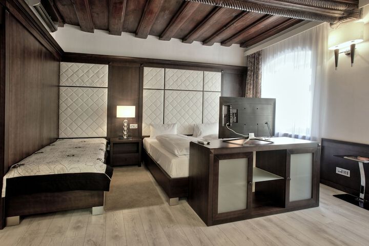 Room 13 of 78