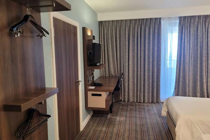 Room 12 of 187