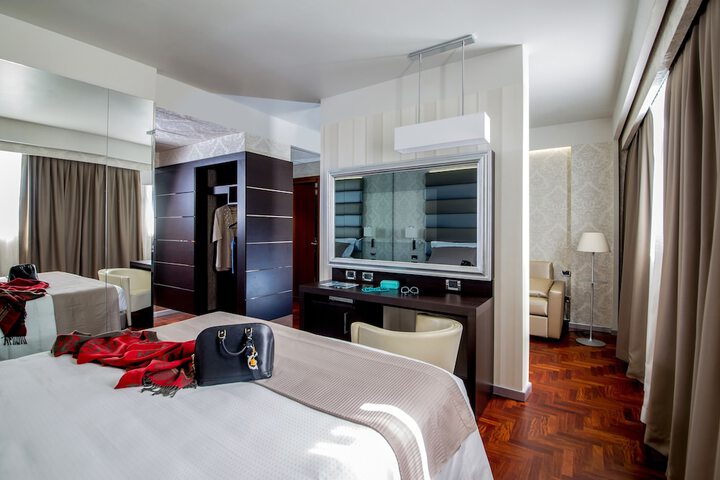 Room 8 of 30