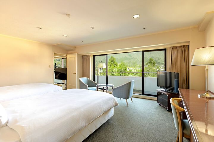 Room 4 of 33