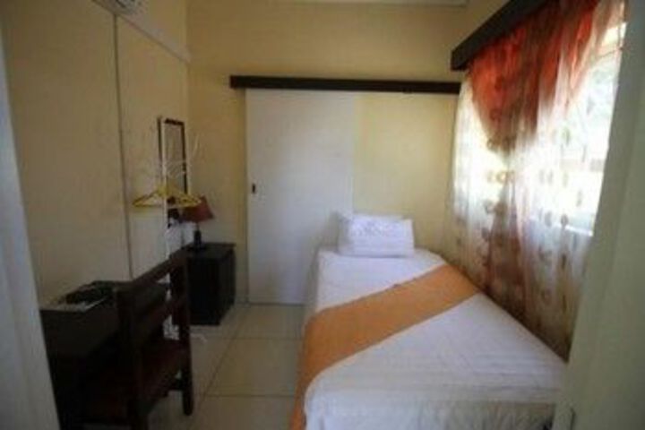 Room 10 of 25