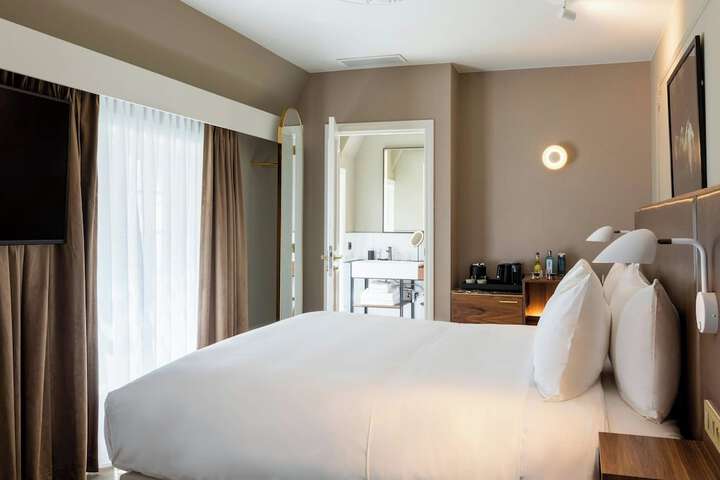 Room 20 of 137