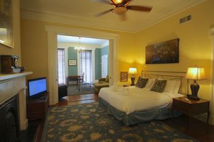 Room 18 of 76