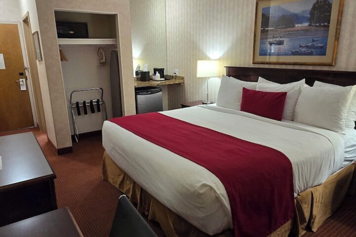 Room 16 of 28