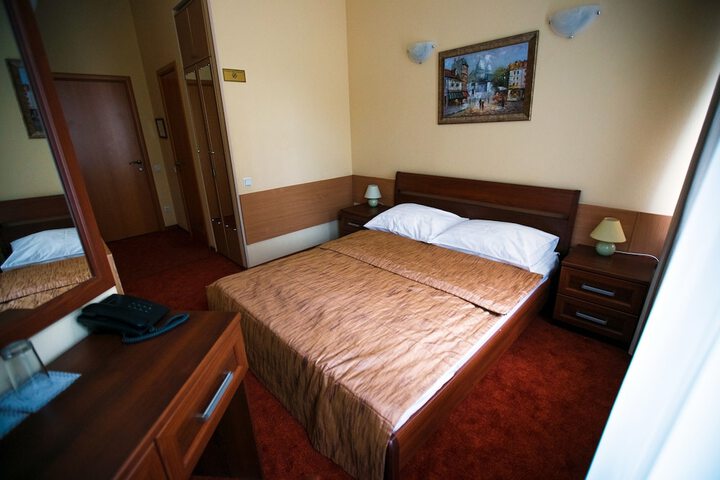 Room 7 of 66
