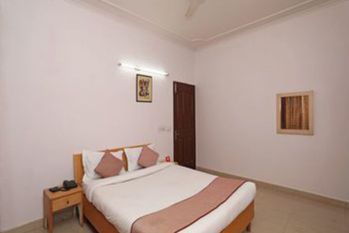 Room 12 of 23