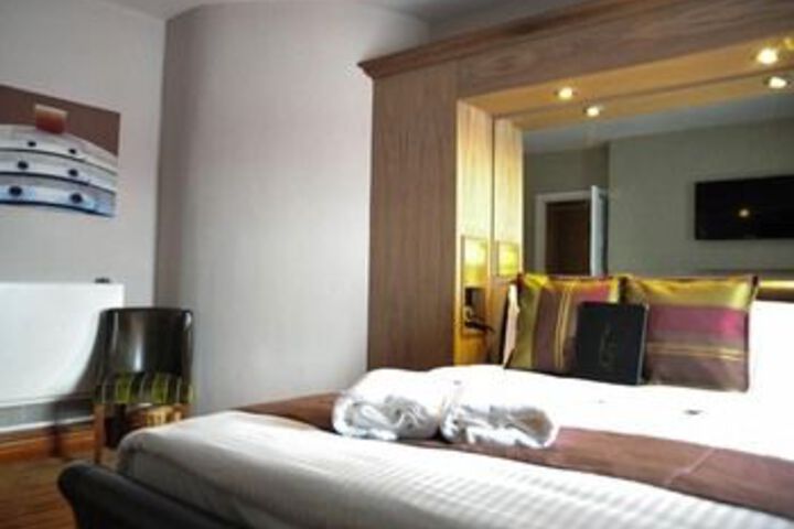 Room 3 of 20