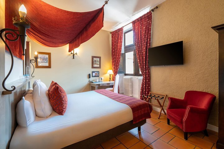 Room 46 of 124