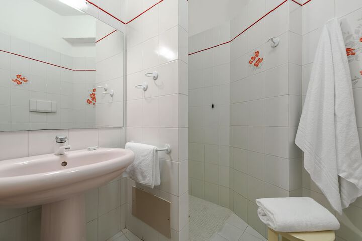 Room 14 of 35